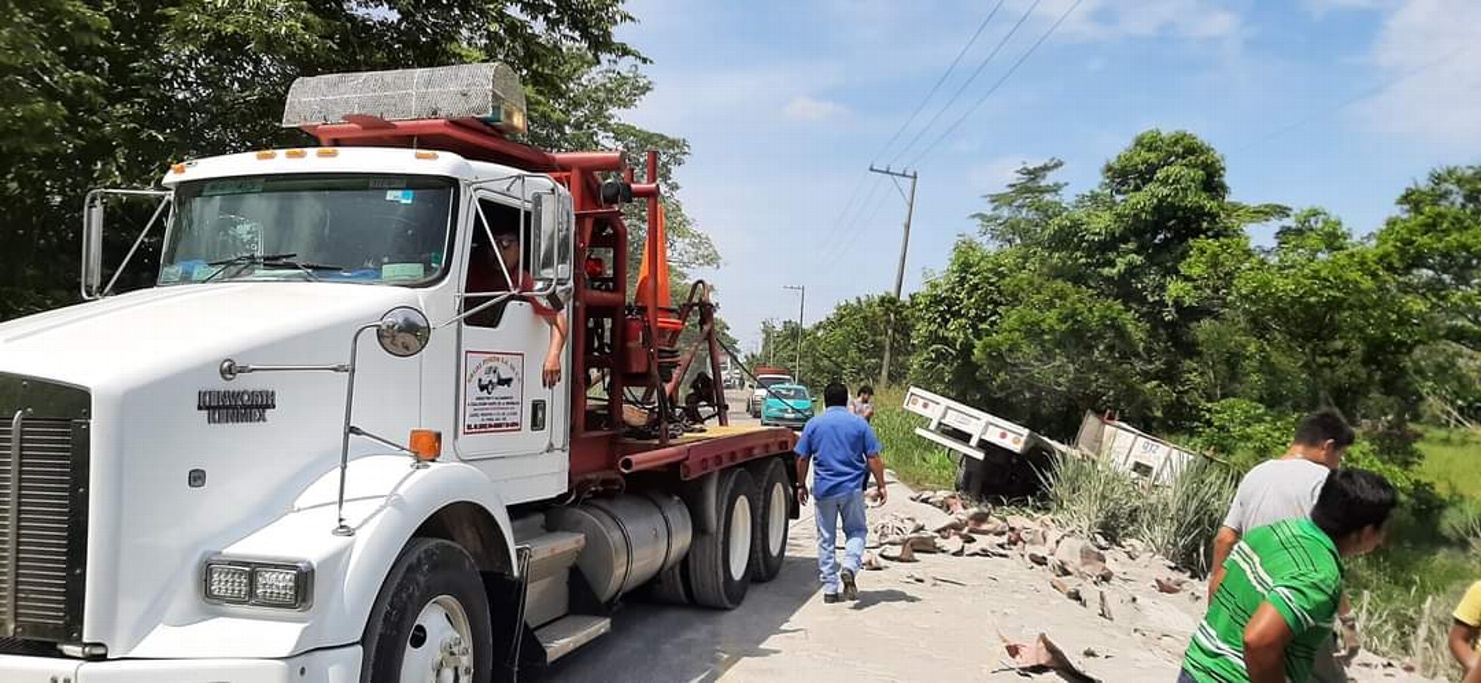 Vuelca Cami N Cargado Con Cemento En Jalapa Xhvx Fm La Grande