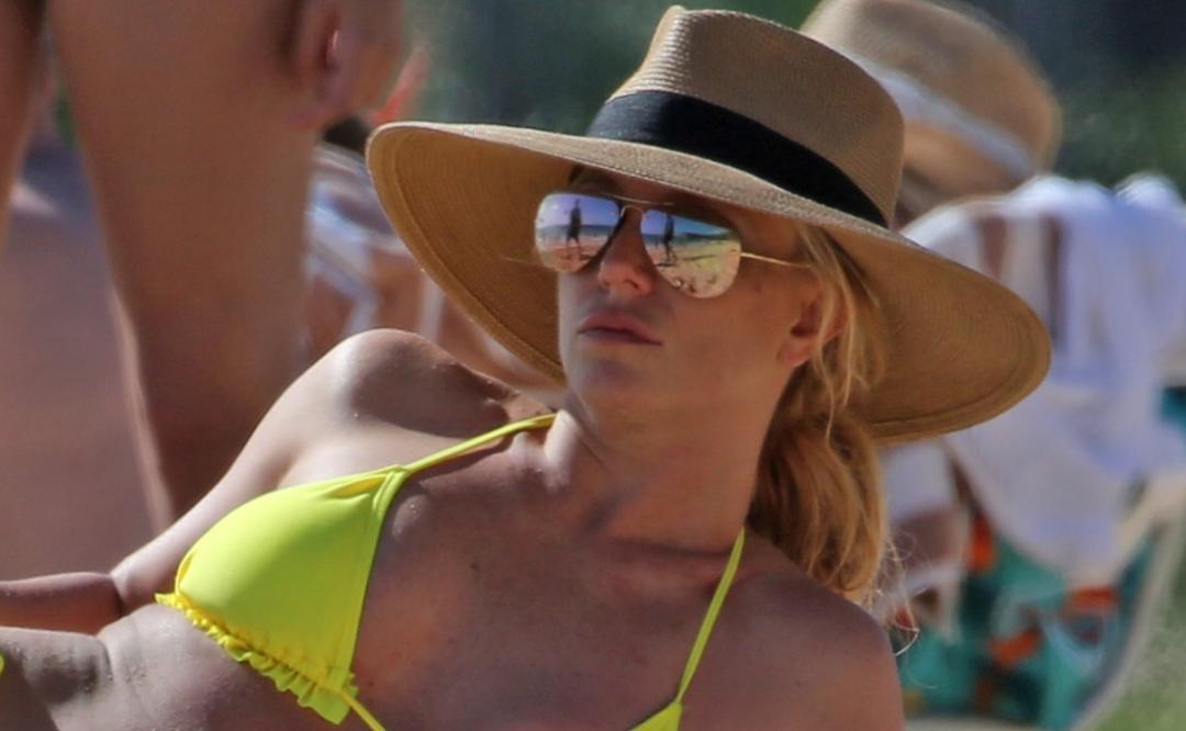 Britney Spears rompe Instagram al posar sin ropa en la playa - XHVX  FM  | LA GRANDE DE TABASCO